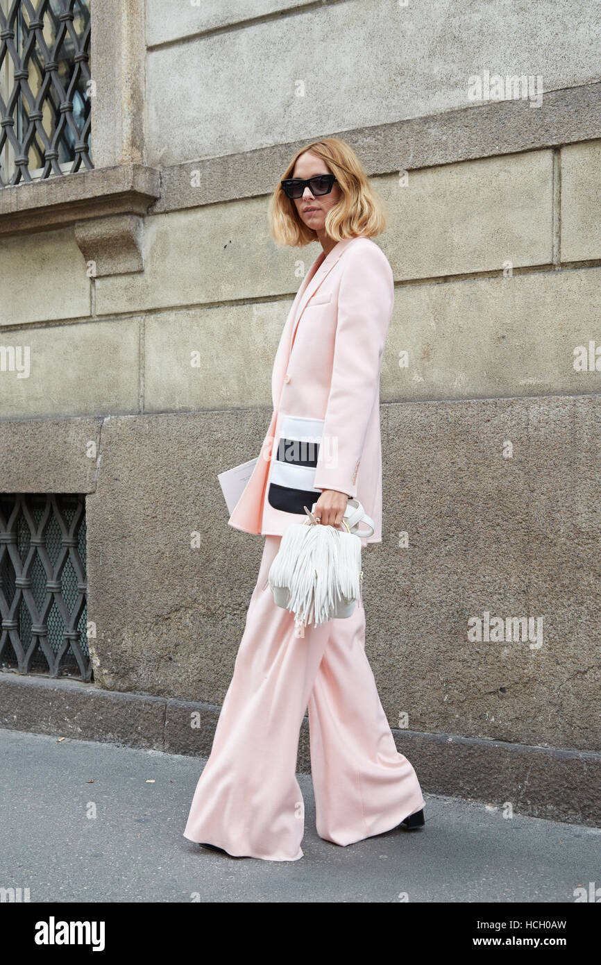Candela Novembre with pink jacket and trousers before Max Mara