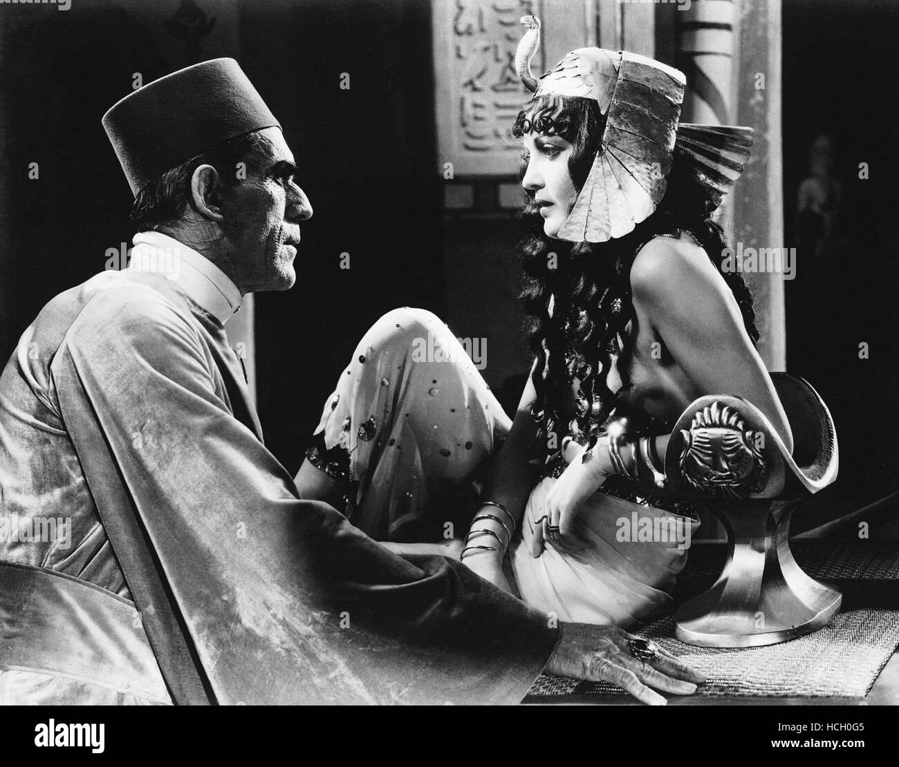 THE MUMMY, from left: Boris Karloff, Zita Johann, 1932 Stock Photo - Alamy