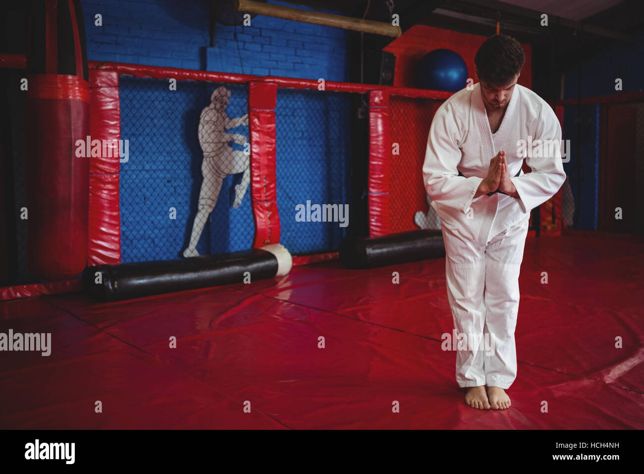 Prayer pose hires stock photography and images Alamy