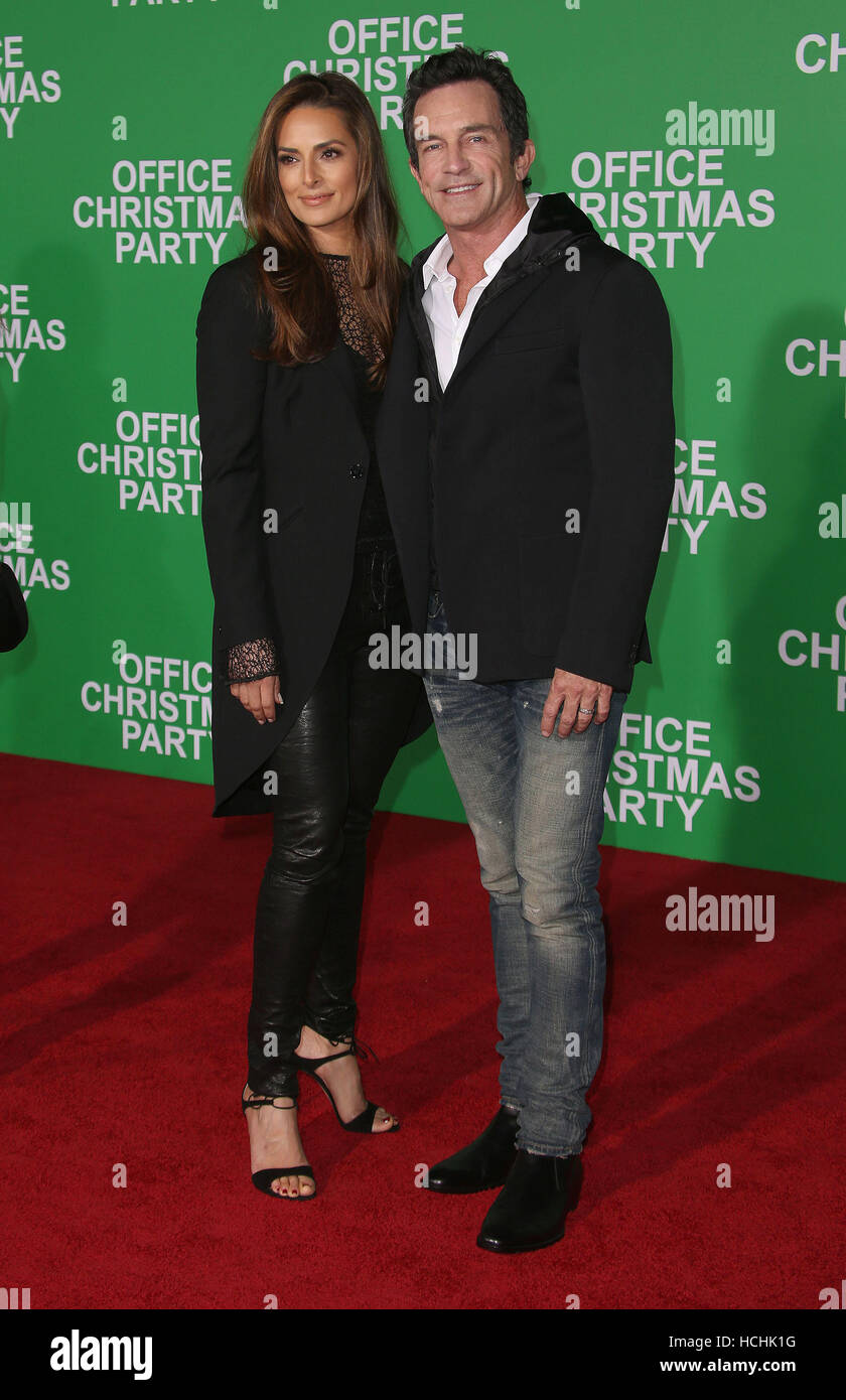 Westwood, California, USA. 7th Dec, 2016. 07 December 2016 - Westwood, California - Jeff Probst, Lisa Ann Russell. ''Office Christmas Party'' Paramount Pictures Los Angeles Premiere held at Regency Village Theatre. Photo Credit: F. Sadou/AdMedia Credit:  F. Sadou/AdMedia/ZUMA Wire/Alamy Live News Stock Photo