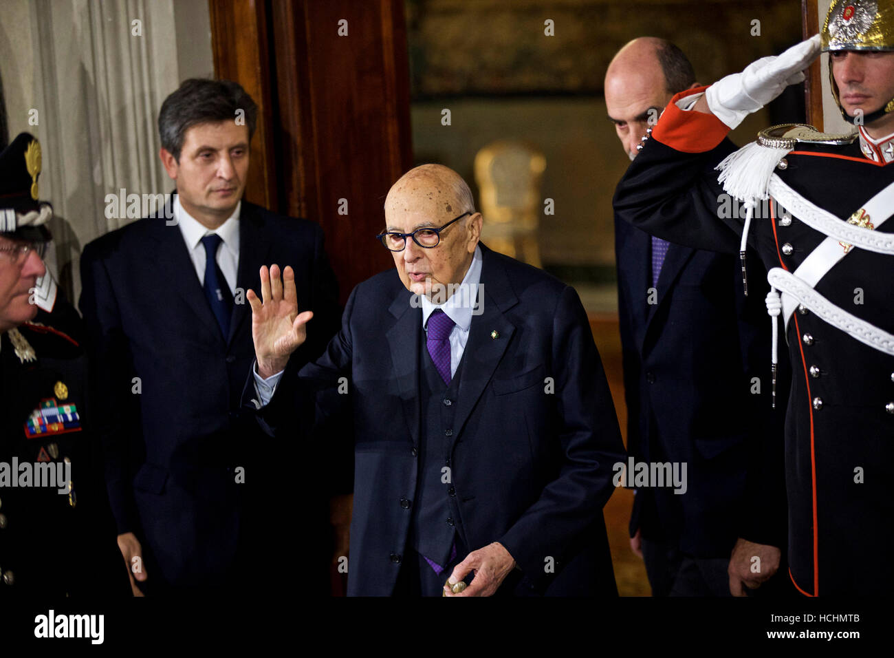 Rome, Italy. 8th Dec, 2016. Italian former President and senator Giorgio Napolitano (C) leaves at the end of the first day of consultations with Italian President Sergio Mattarella at the Quirinale Palace in Rome, Italy, Dec. 8, 2016. Italian Prime Minister Matteo Renzi formally handed in his resignation to Mattarella after the country's 2017 budget was approved in Senate. The resignation now opened the way for the president to launch a round of talks with all party leaders in order to name a new prime minister, and form a transition government. © Jin Yu/Xinhua/Alamy Live News Stock Photo