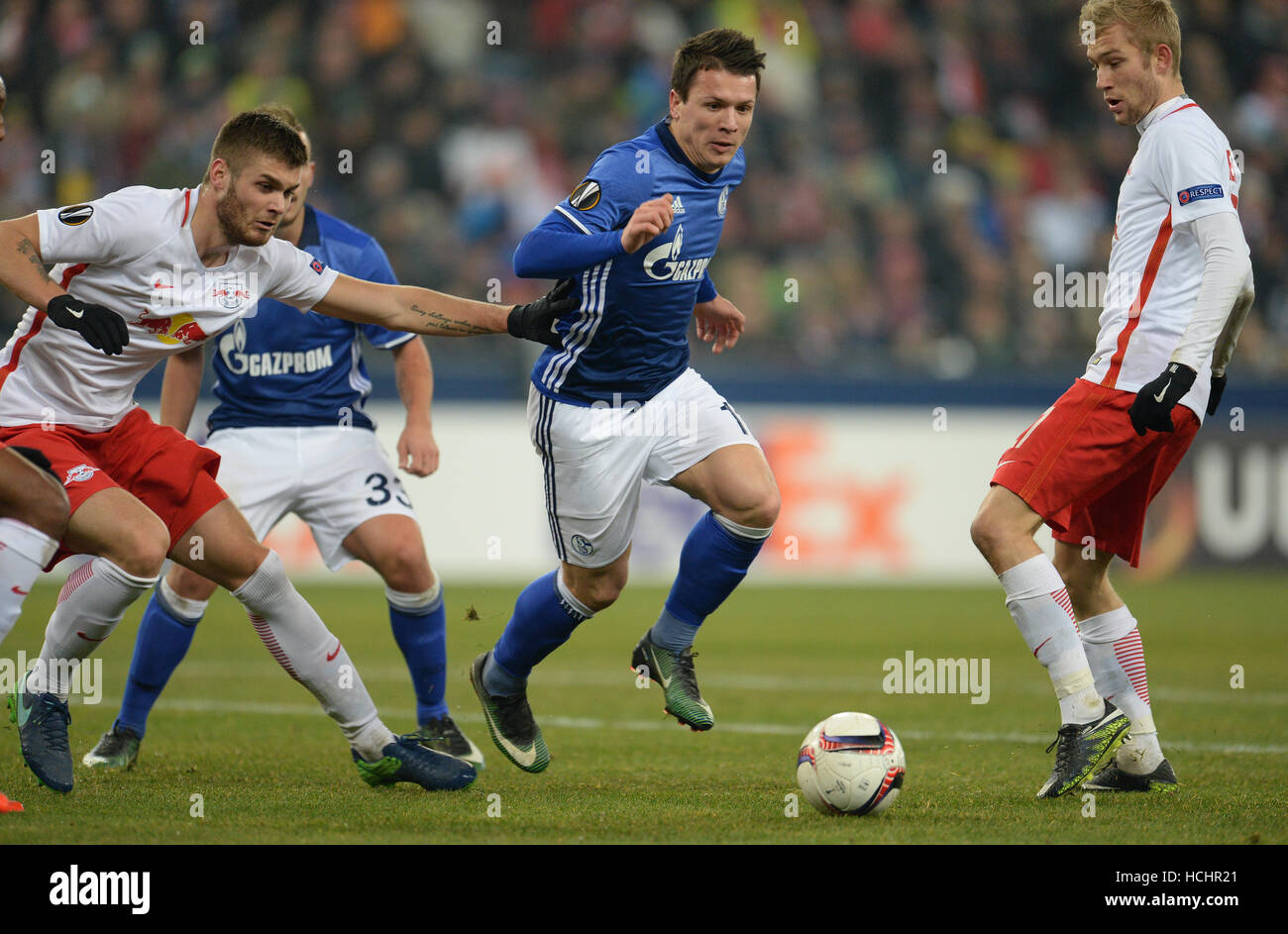 Salzburg, Austria. 8th Dec, 2016. Salzburg's Duje Caleta-Car (l) and Schalke's Yevhen Konoplyanka (c) in action during the Europa League group phase soccer match between RB Salzburg and FC Schalke 04 at the Red Bull Arena in Salzburg, Austria, 8 December 2016. Photo: Andreas Gebert/dpa/Alamy Live News Stock Photo