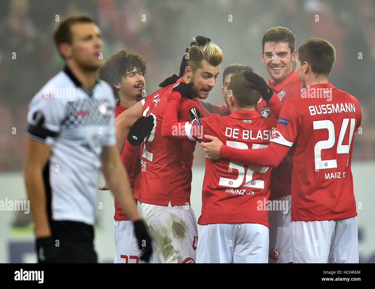 Mainz, Germany. 8th Dec, 2016. Mainz' Alexander Hack (3rd l), Andre Ramalho (2nd l), Pablo De Blasis (c), Stefan Bell (2nd r) and Gaetan Bussmann (r) celebrate the 1:0 goal during the Europa League group phase soccer match between FSV Mainz 05 and Gabala FK at the Opel Arena in Mainz, Germany, 8 December 2016. Photo: Torsten Silz/dpa/Alamy Live News Stock Photo
