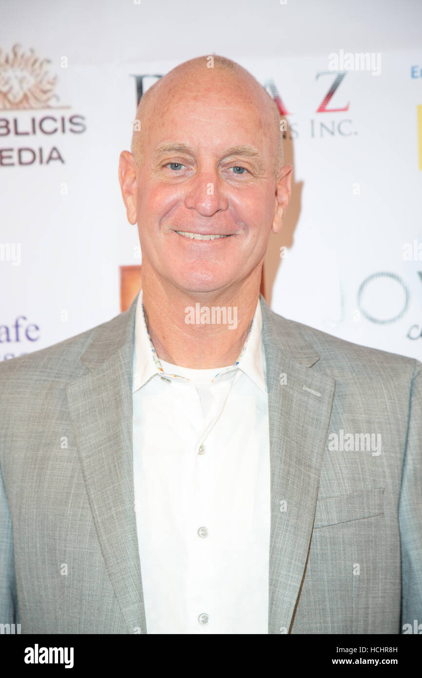 Los Angeles, California, USA. 8th December, 2016. Reality star/TV personality Steve Cederquist attends the Mi Amor Gala Fundraiser for Safe Passage, a non-profit organization that helps victims of domestic abuse, at CBS Studios in Studio City,  California, USA.  Credit:  Sheri Determan / Alamy Live News Stock Photo