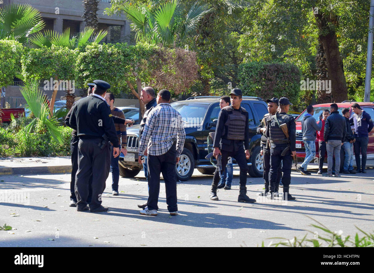 Cairo, Egypt. 9th Dec, 2016. Egyptian security officials and