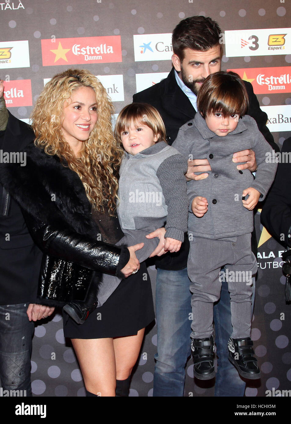 Gerard Pique Shakira And Son Sasha Milan During The Prize As Best Catalan Player In Barcelona Monday Nov 28 2016 Stock Photo Alamy