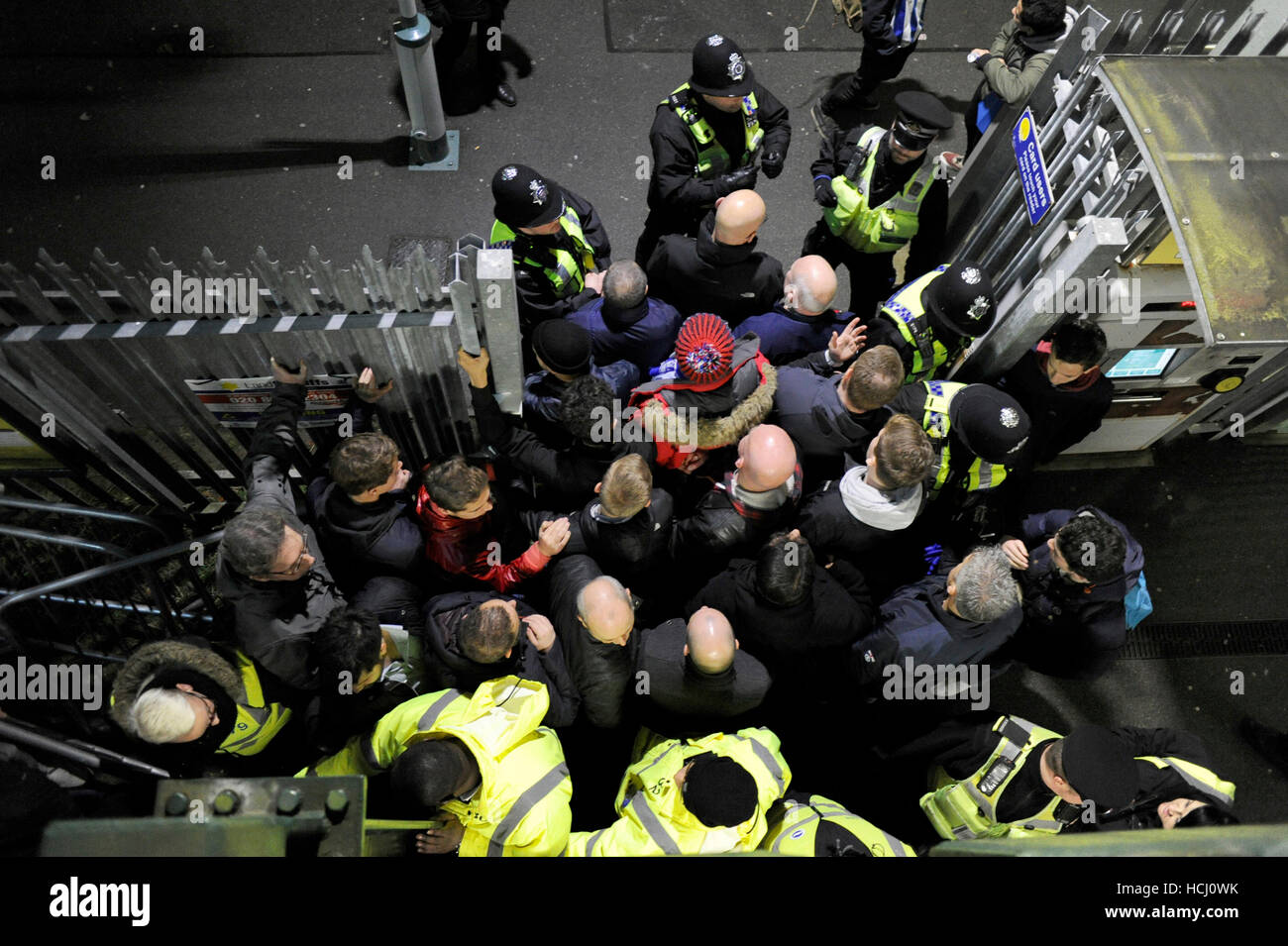 Brighton Sussex, UK. 9th Dec, 2016. Thousands of football fans try to get trains from Falmer Station after watching the match between Brighton and Hove Albion and Leeds United at the American Express Community Stadium this evening . Disruption continues on Southern Rail as strikes and cancellations continue to cause problems for passengers Credit:  Simon Dack/Alamy Live News Stock Photo