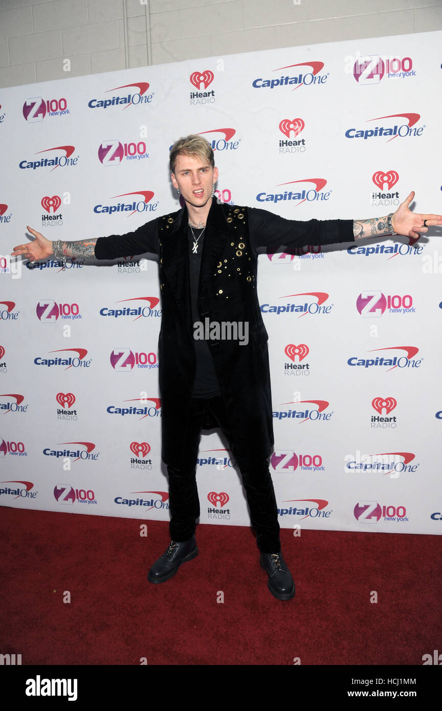 2016 Machine Gun Kelly High Resolution Stock Photography and Images - Alamy