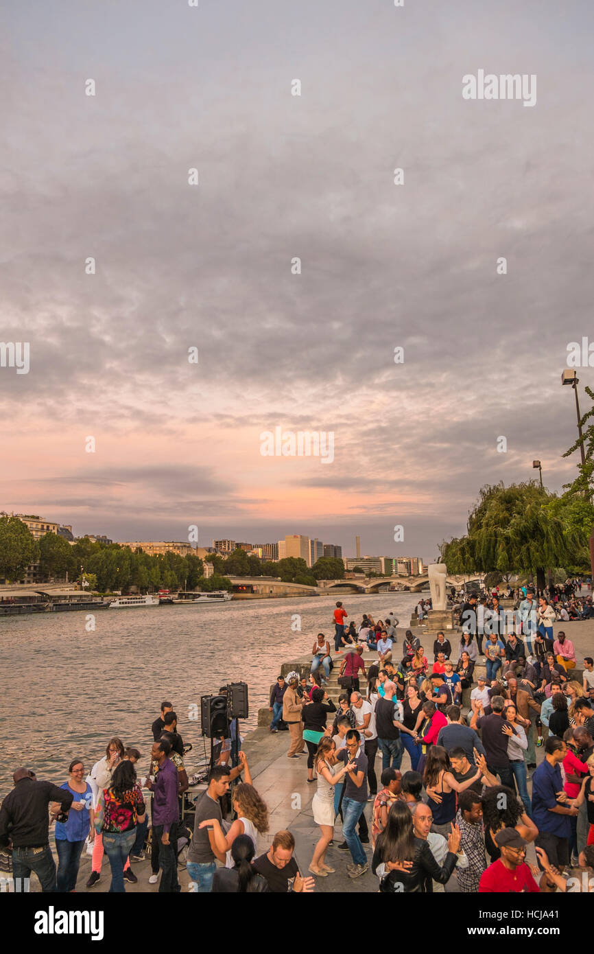 saturday night open air salsa dancing on the banks of river seine Stock Photo