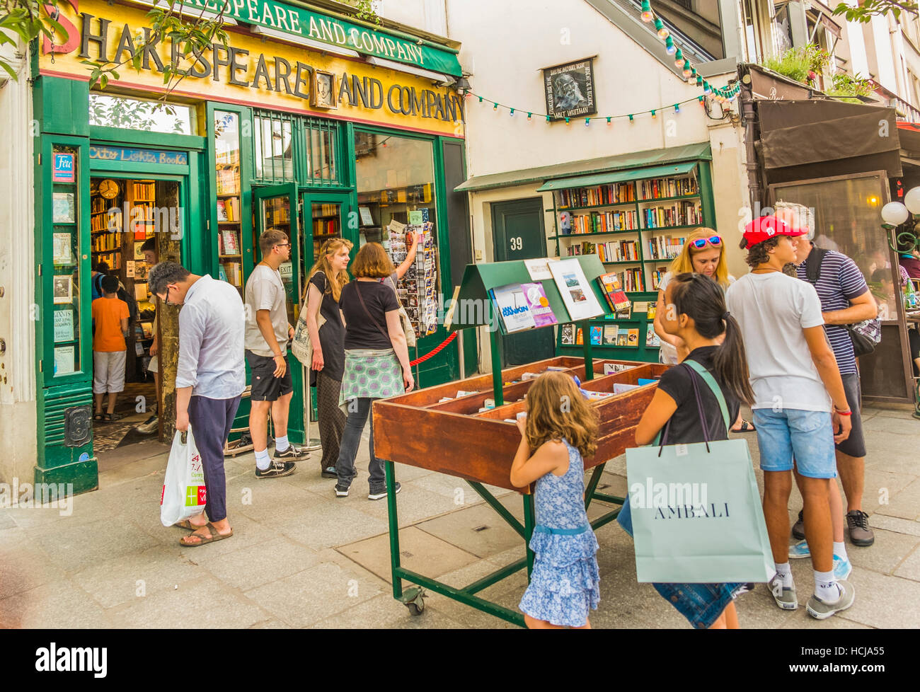shakespeare and company bookstore, outside view Stock Photo