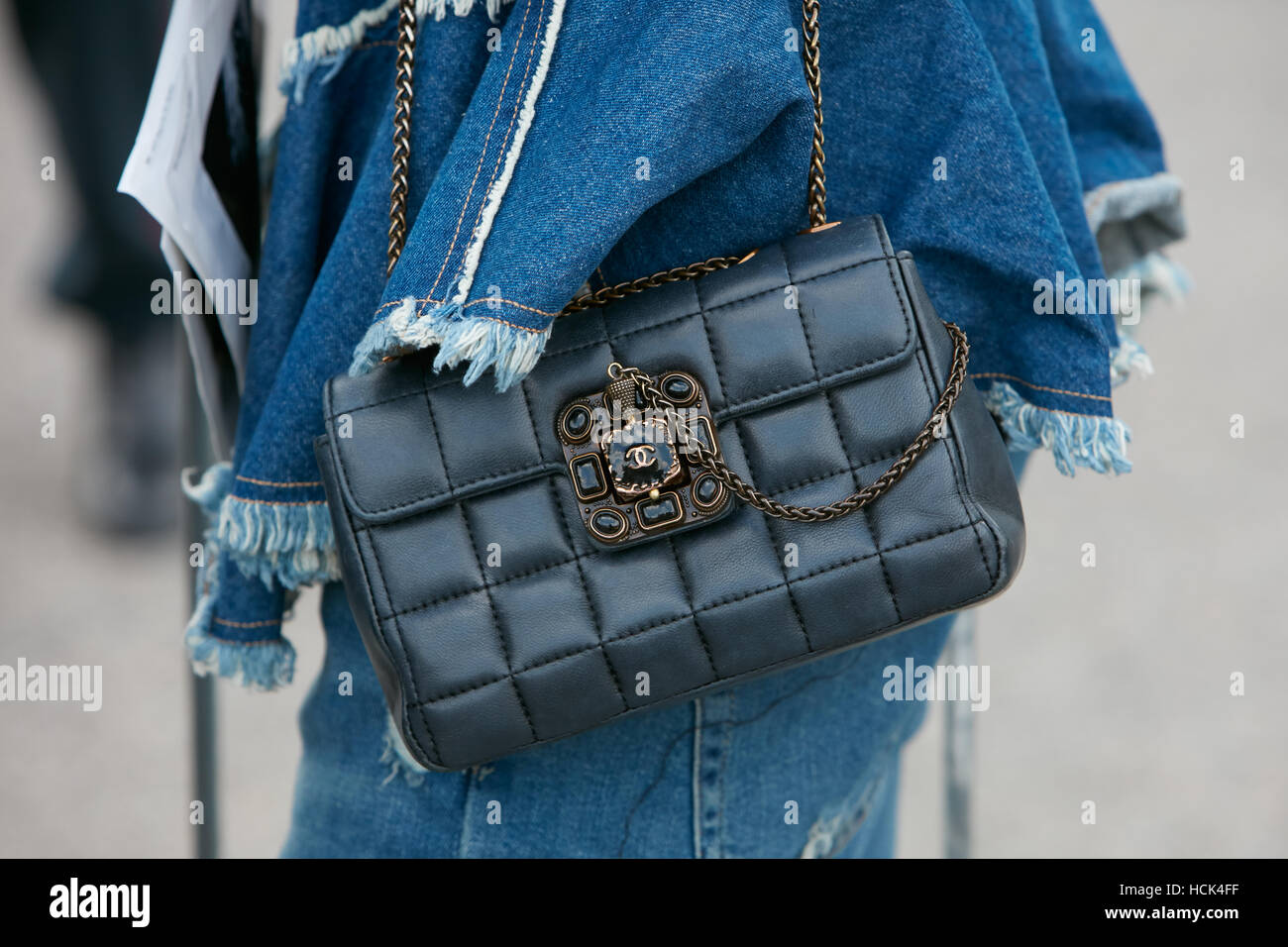 Chanel bag street style hi-res stock photography and images - Page 3 - Alamy