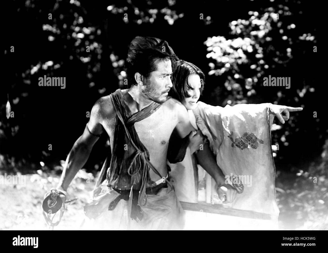 RASHOMON, from left: Toshiro Mifune, Machiko Kyo, 1950 Stock Photo - Alamy