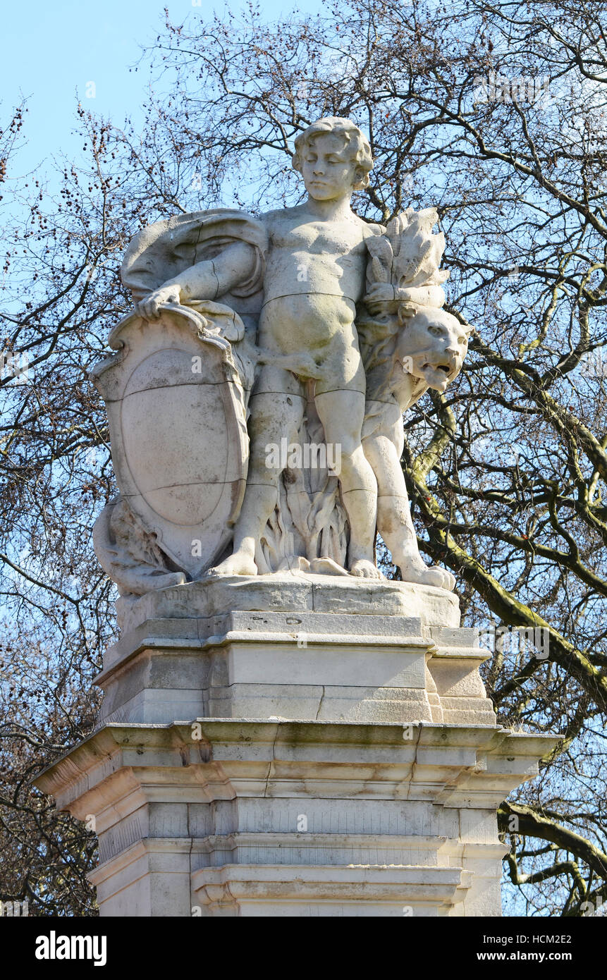 Canada Gate (Maroto Gate) forms part of the Queen Victoria Memorial scheme in London. Green Park beyond. Statue detail Stock Photo