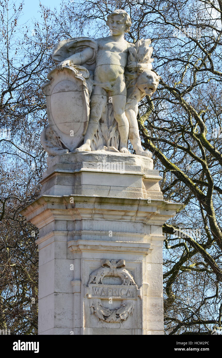Canada Gate (Maroto Gate) forms part of the Queen Victoria Memorial scheme in London. Green Park beyond. Statue detail Stock Photo