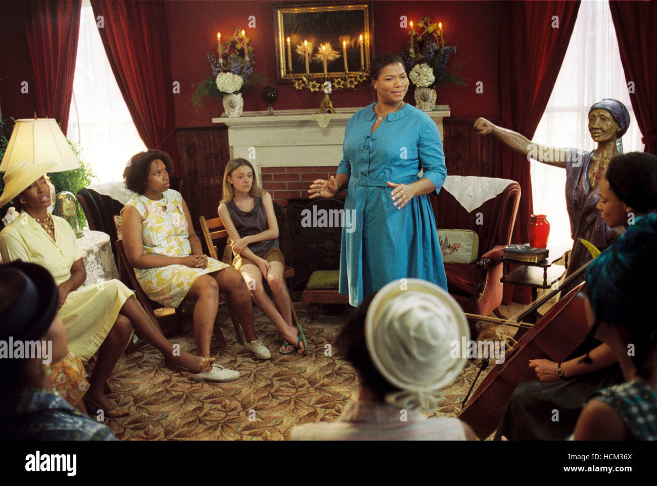 THE SECRET LIFE OF BEES, Jennifer Hudson (back, second from left