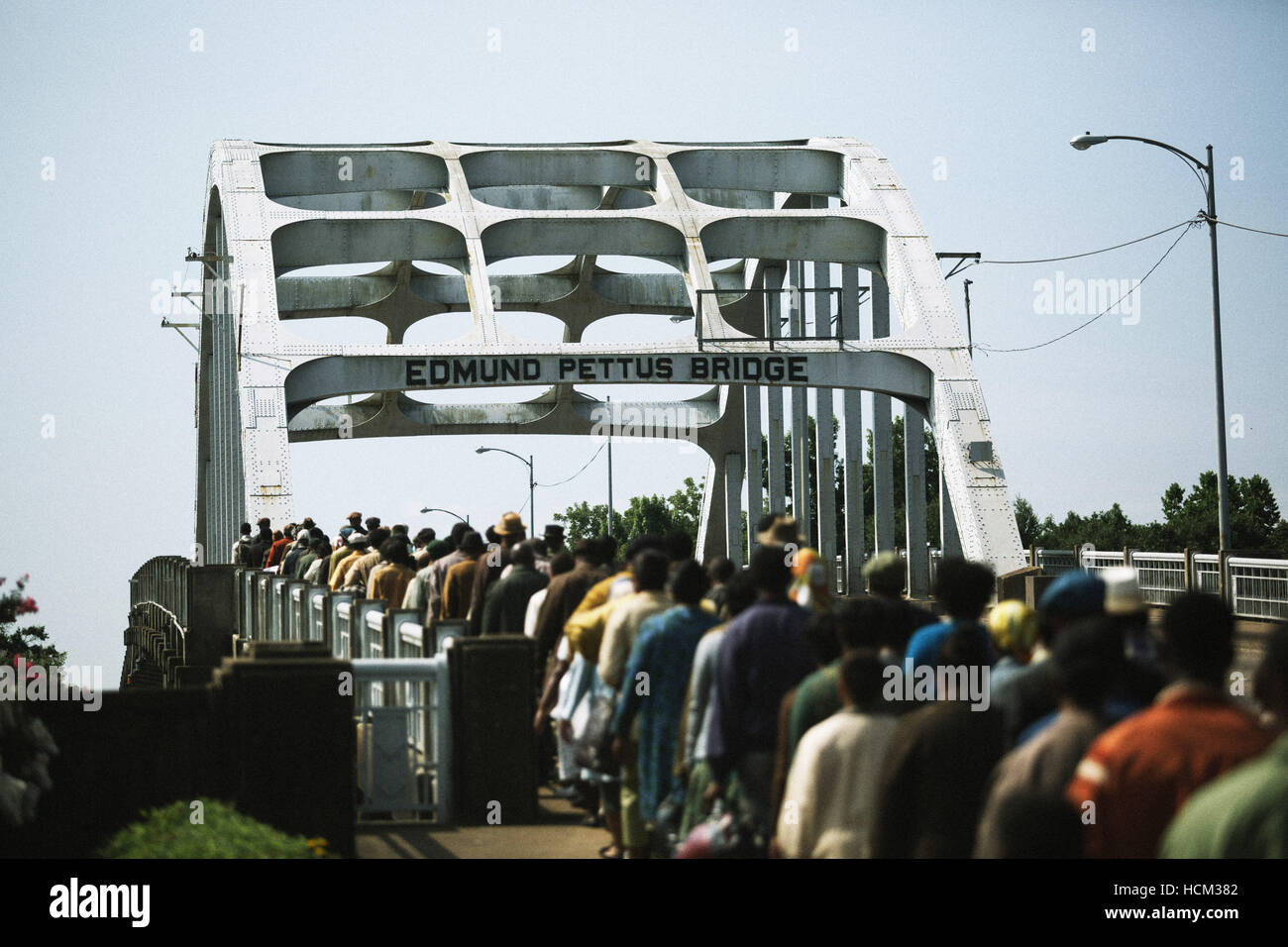 SELMA, marchers cross the Edmund Pettus Bridge, 2014. ph: Atsushi