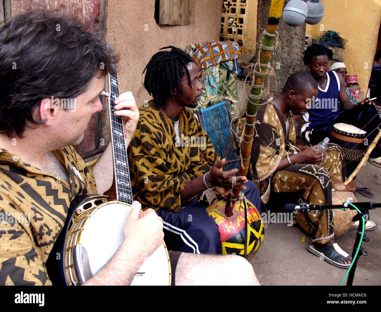 THROW DOWN YOUR HEART, Bela Fleck (left), 2008. ©Argot Pictures