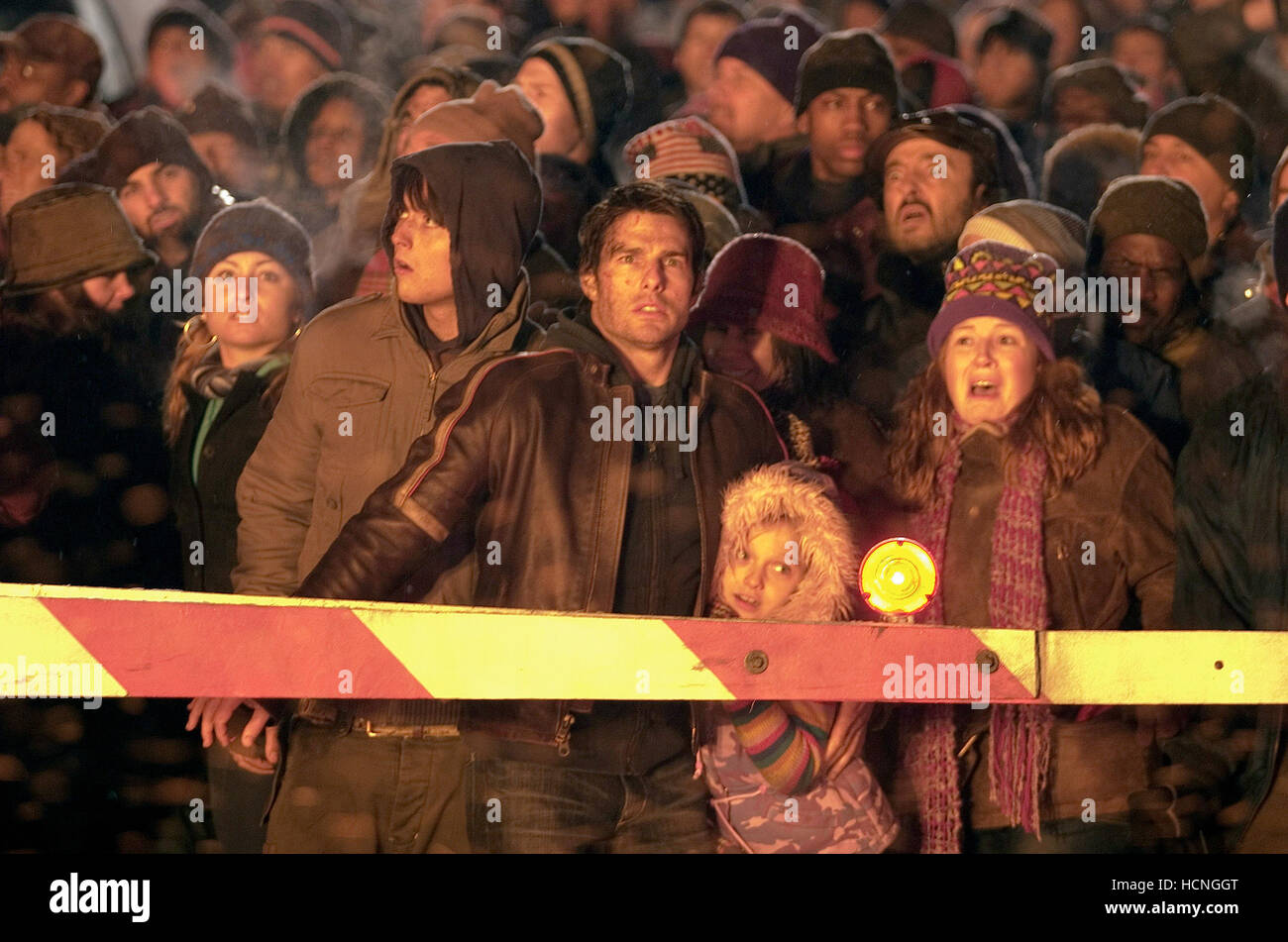 WAR OF THE WORLDS, Justin Chatwin, Tom Cruise, Dakota Fanning, 2005, (c