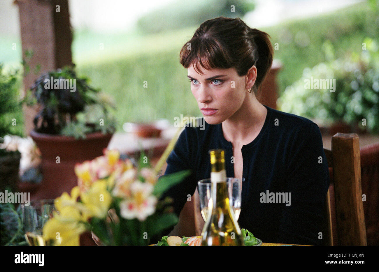 THE WHOLE TEN YARDS, Amanda Peet, 2004, (c) Warner Brothers/courtesy