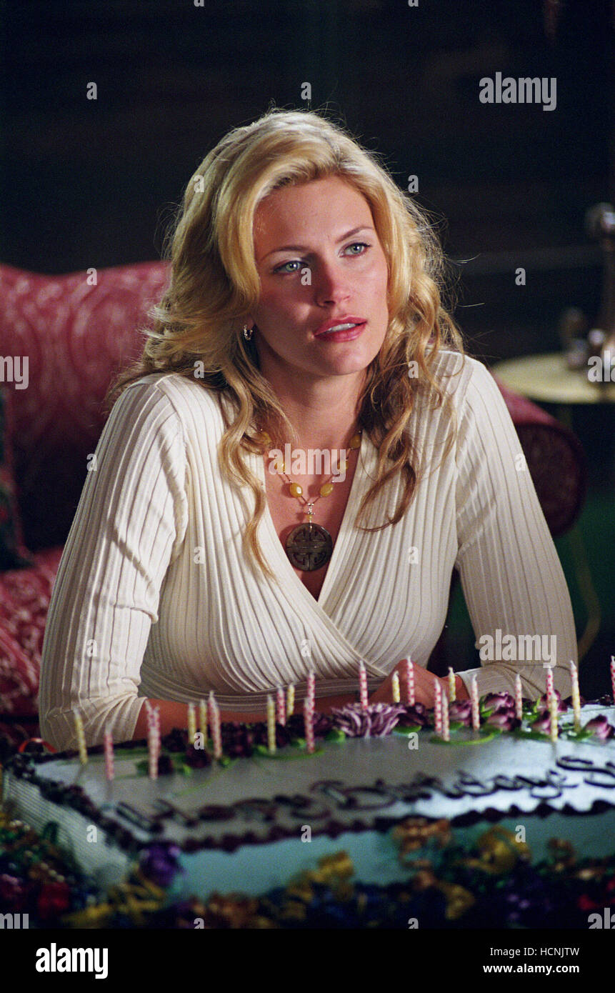 THE WHOLE TEN YARDS, Natasha Henstridge, 2004. (c) Warner Bros./ Courtesy Everett Collection