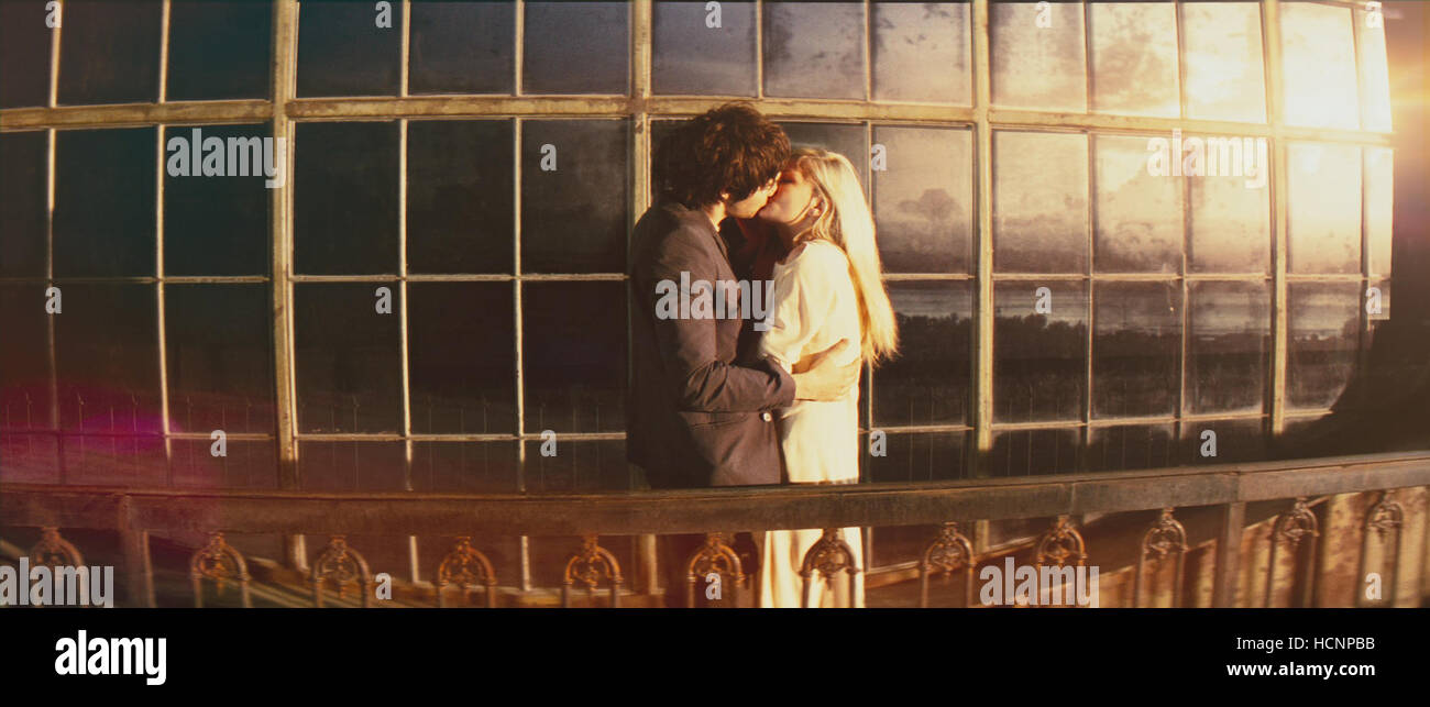 UPSIDE DOWN, from left: Jim Sturgess, Kirsten Dunst, 2012. ©Millennium