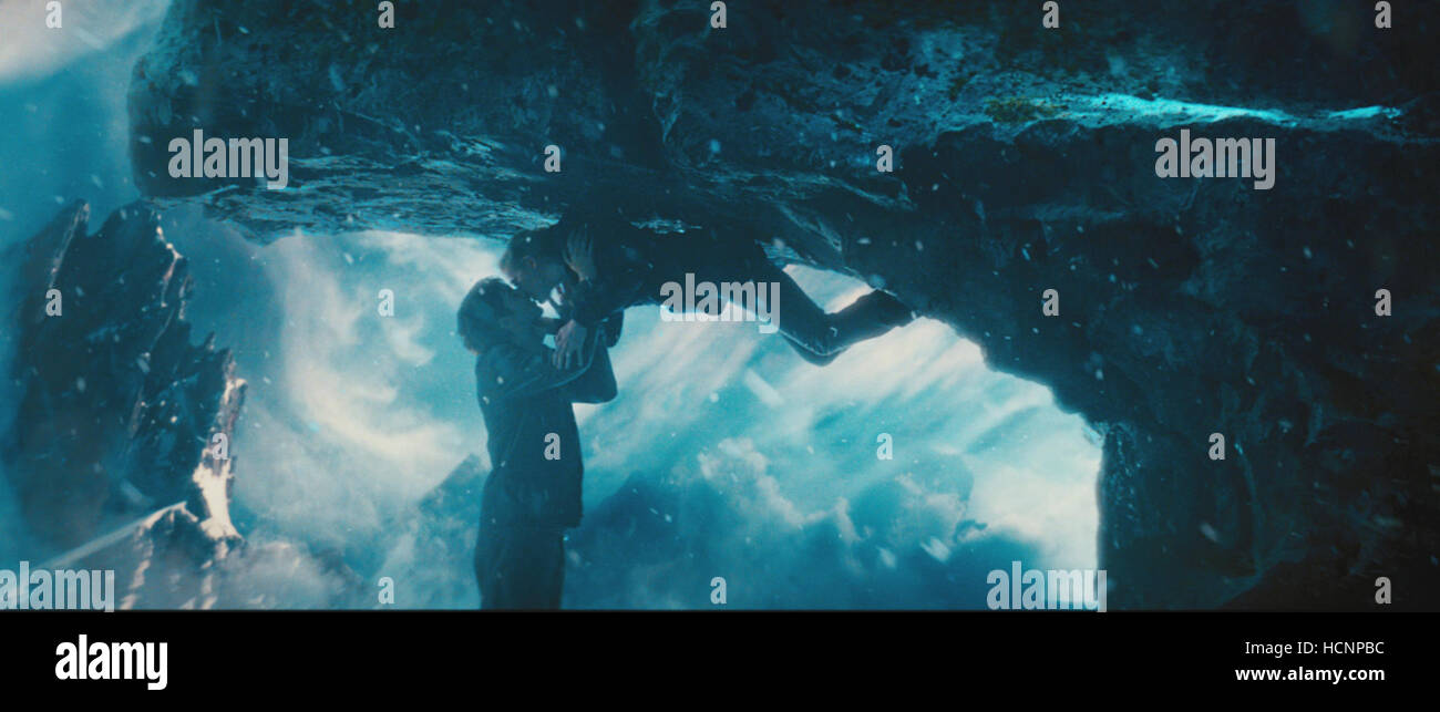 UPSIDE DOWN, from left: Jim Sturgess, Kirsten Dunst, 2012. ©Millennium