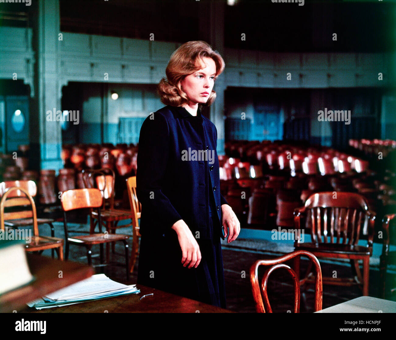 UP THE DOWN STAIRCASE, Sandy Dennis, 1967 Stock Photo