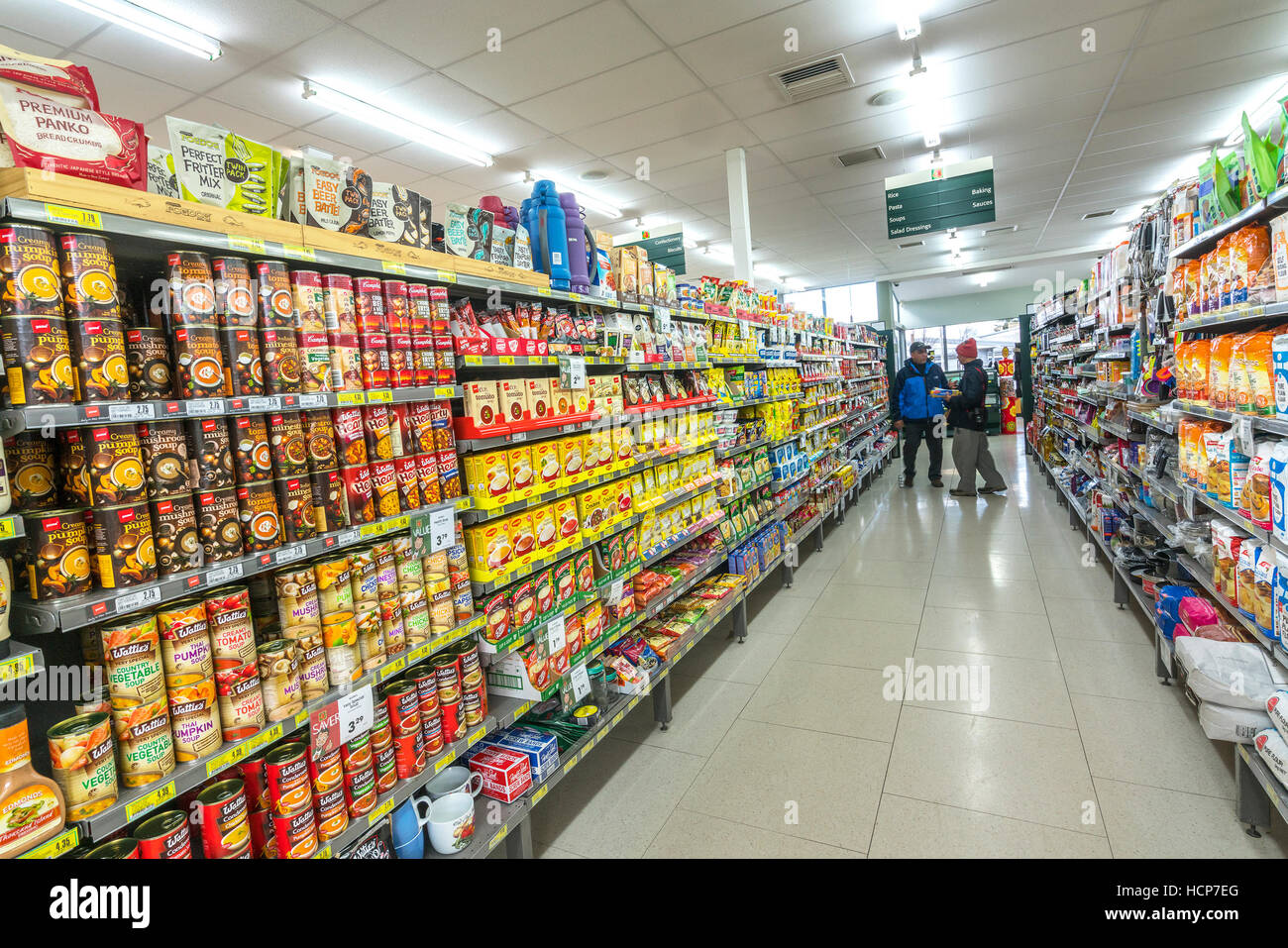 TE ANAU, NEW ZEALAND AUGUST 31, 2016 A row of food and shoppers at