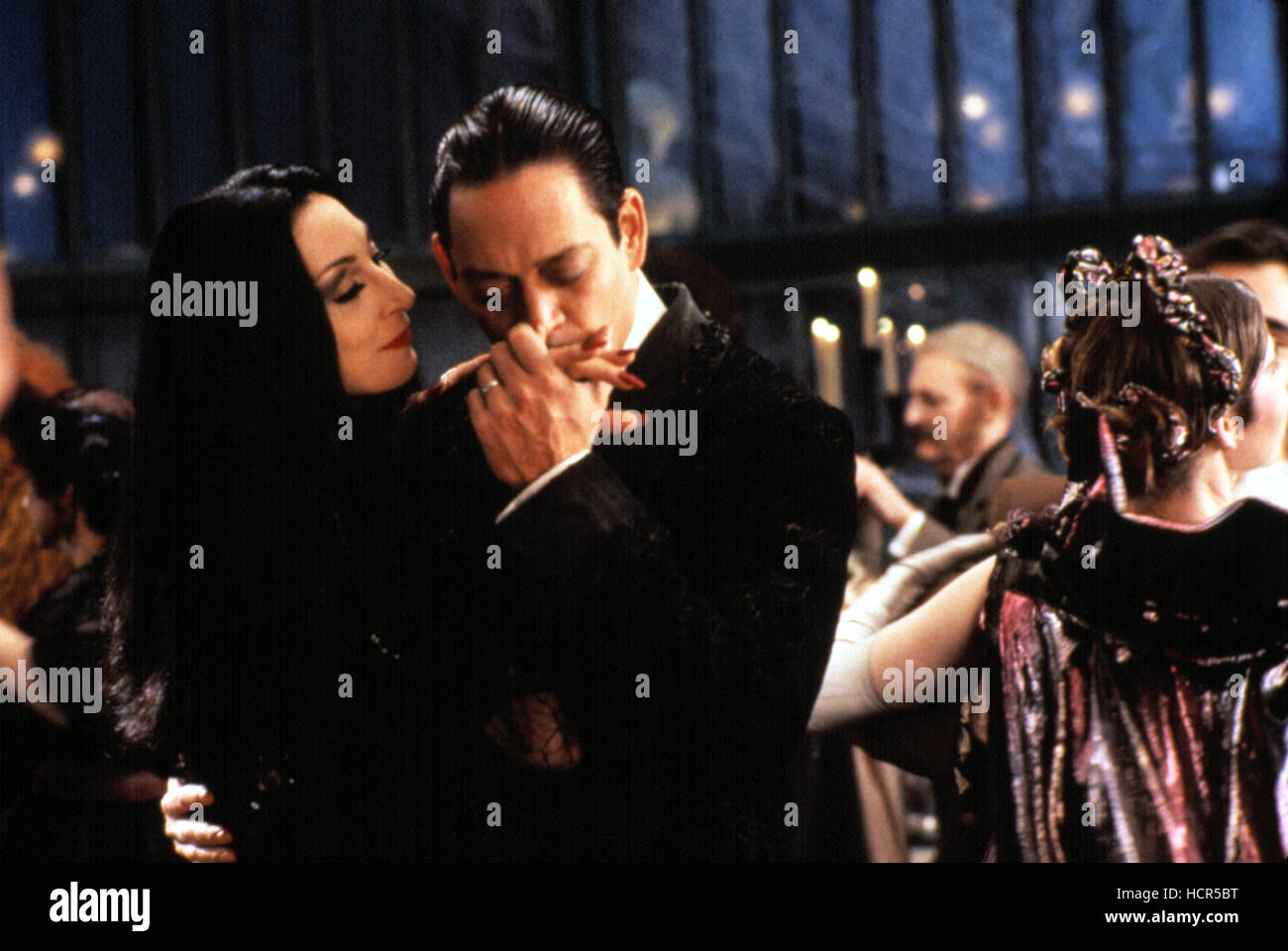 Photo Encadrée Signée A4 - Anjelica Huston & Raul Julia Dans La Famille Addams - Idée Cadeau Cinéma Pour Fans