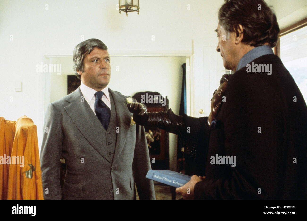 THE BIG SLEEP, from left: Oliver Reed, Robert Mitchum, 1978, © United ...
