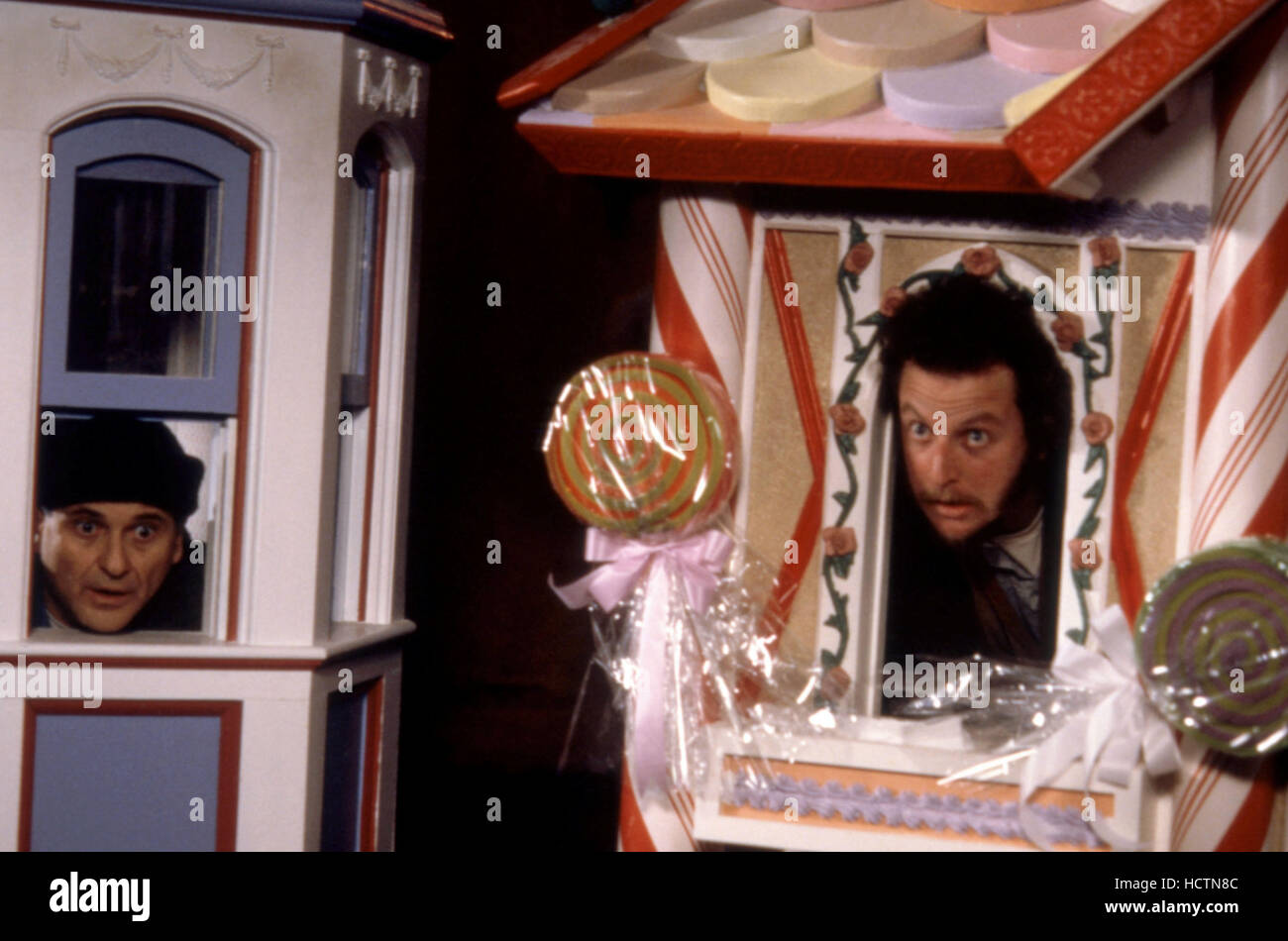 HOME ALONE 2: LOST IN NEW YORK, Joe Pesci, Daniel Stern, 1992. TM and