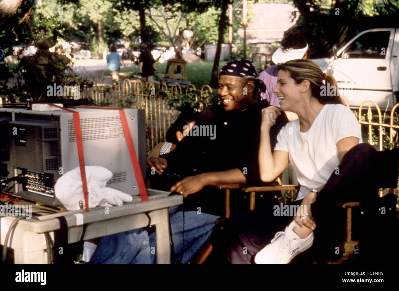 HOPE FLOATS, Forest Whitaker, Sandra Bullock, 1998, on the set. TM and