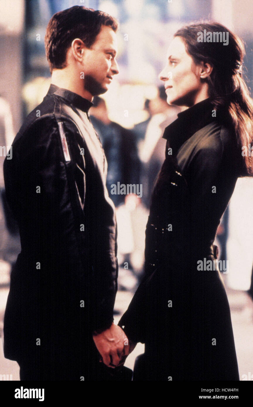 IMPOSTOR, Gary Sinise, Madeleine Stowe, 2002 Stock Photo Alamy
