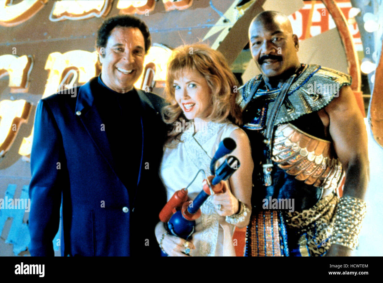 MARS ATTACKS!, Tom Jones, Bening, Jim Brown, 1996. ©Warner Bros
