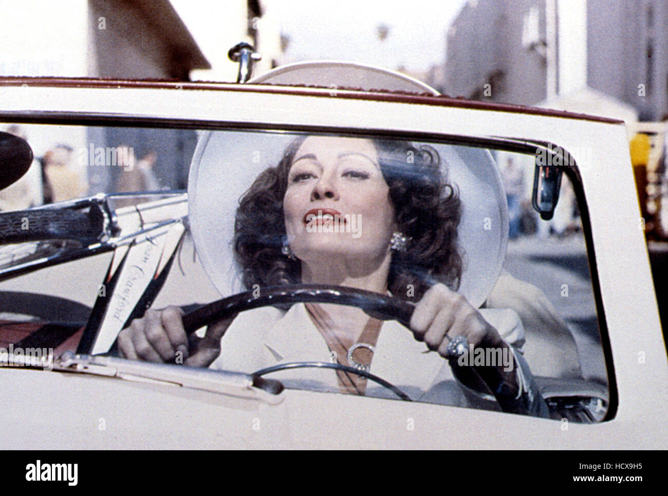 MOMMIE DEAREST, Faye Dunaway, 1981, (c) Paramount/courtesy Everett ...