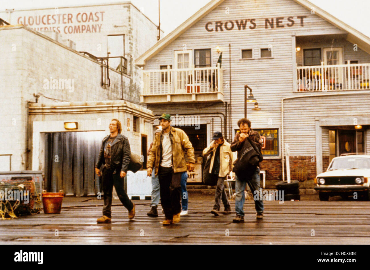 THE PERFECT STORM, William Fichtner (left), Clooney (center), John C. Reilly (right