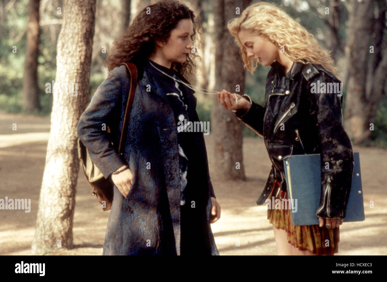 POISON IVY, Sara Gilbert, Drew Barrymore, 1992. ©New Line Cinema/courtesy Everett Stock Photo