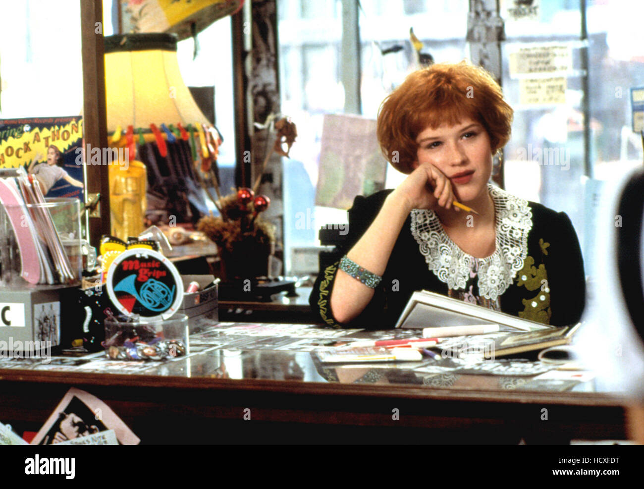 PRETTY IN PINK, Molly Ringwald, 1986 Stock Photo Alamy