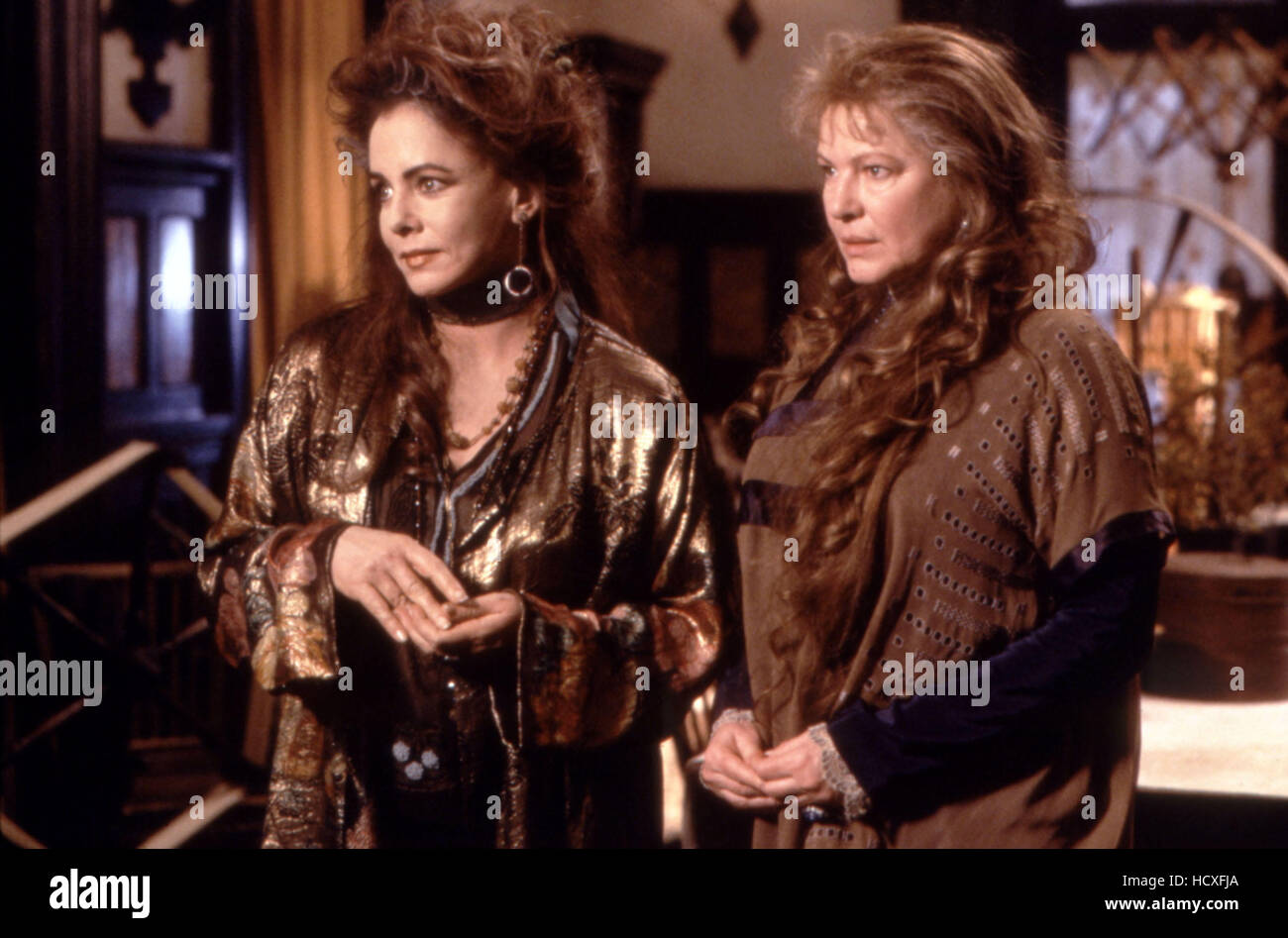PRACTICAL MAGIC, Stockard Channing, Dianne Wiest, 1998, (c)Warner Bros