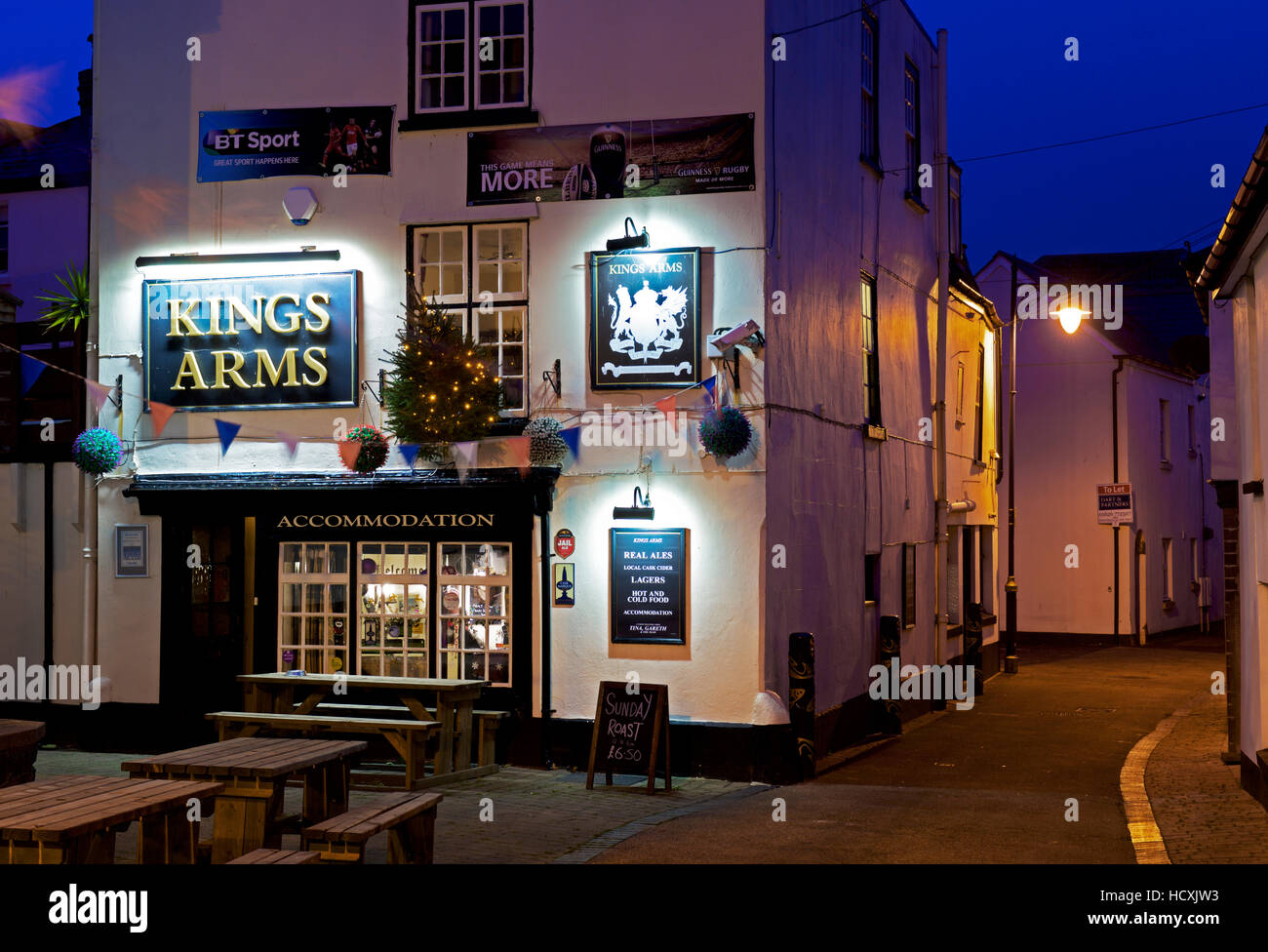 The Kings Arms pub at night, Teignmouth, Devon, England UK Stock Photo