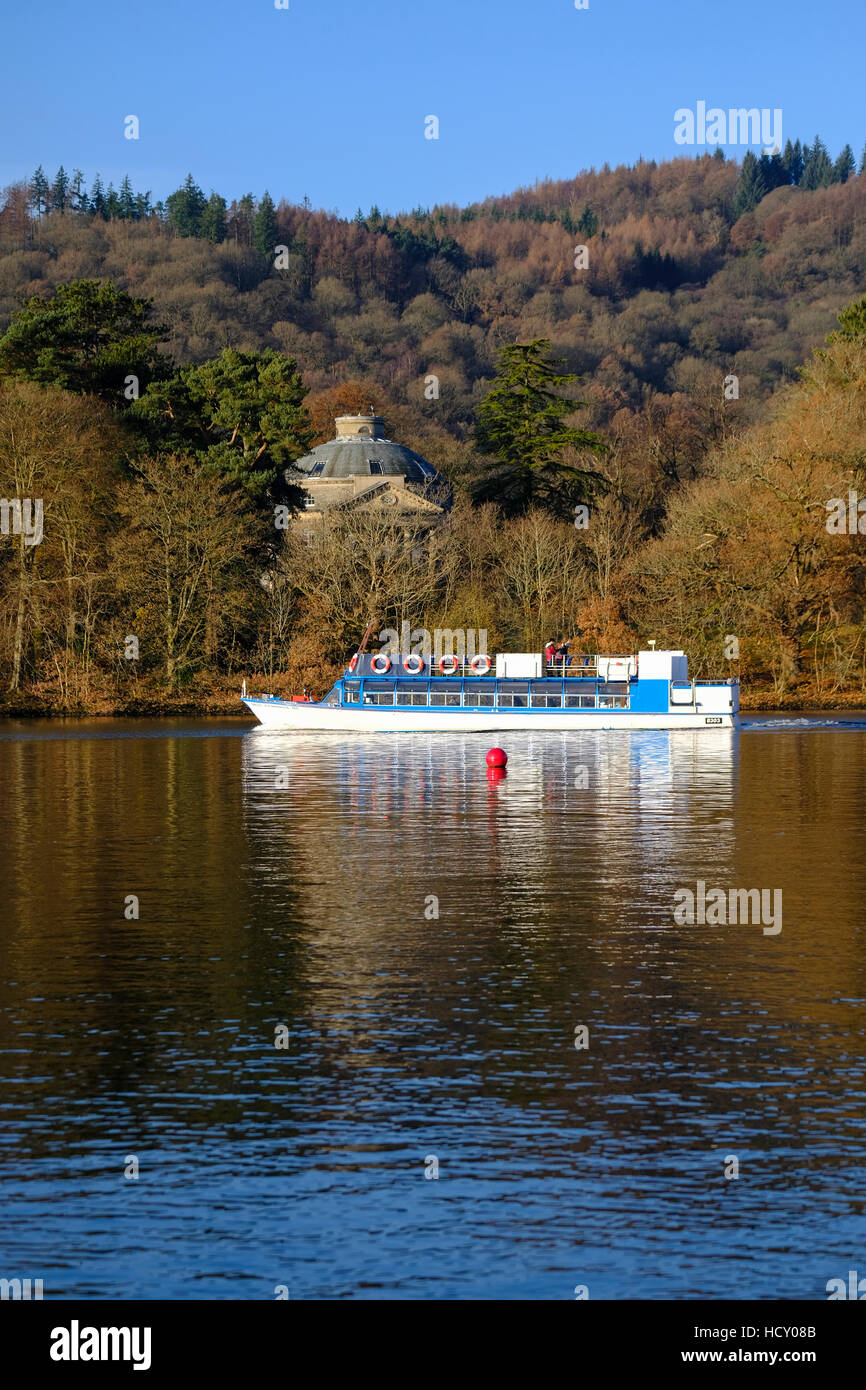 Lake tour boat on Windermere Stock Photo Alamy
