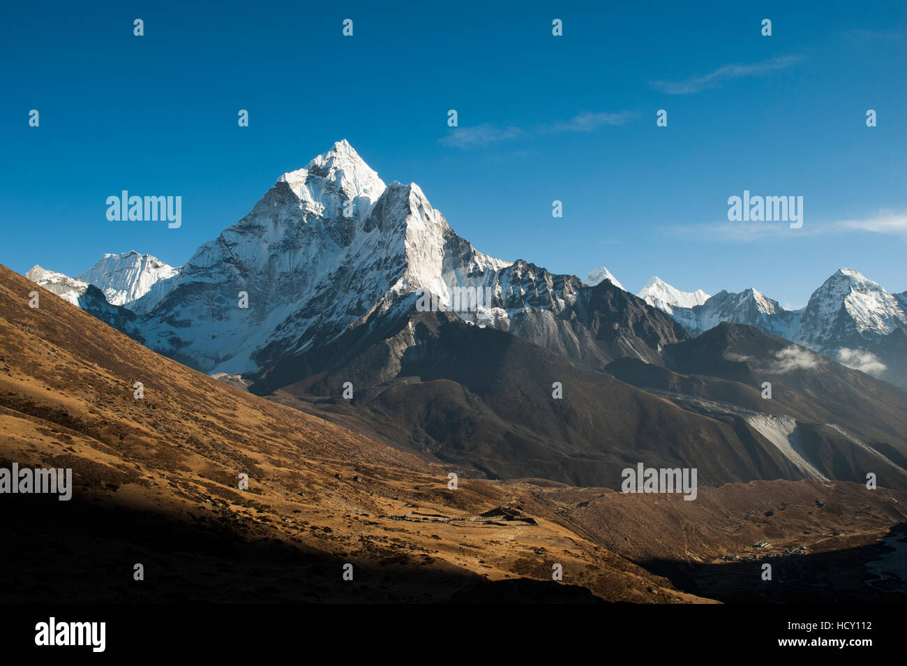 The stunning pointed peak of Ama Dablam, 6812m, seen from Dhukla in the Khumbu Region, Nepal Stock Photo