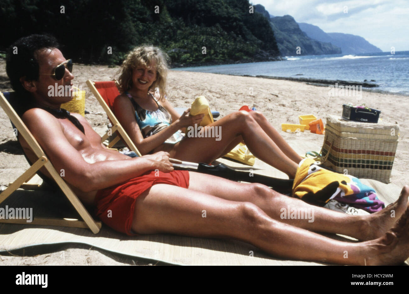 THROW MOMMA FROM THE TRAIN, from left: Billy Crystal, Kim Greist, 1987, (c)  Orion/courtesy Everett Collection Stock Photo - Alamy, image size:1300x936