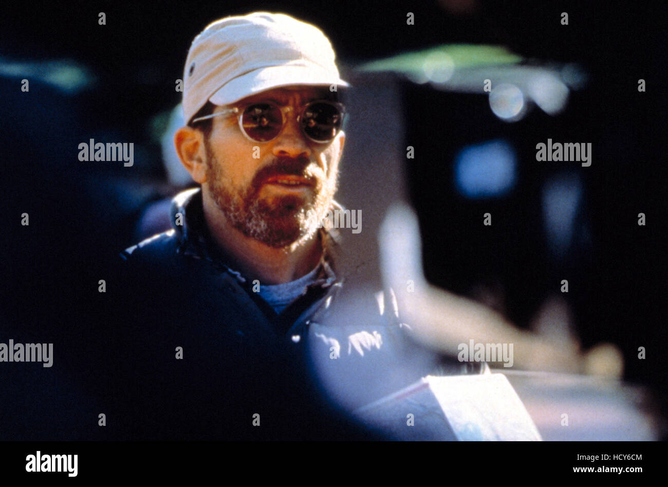 SPANISH PRISONER, David Mamet on set, 1997 Stock Photo Alamy