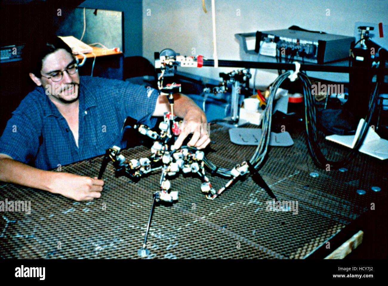 STARSHIP TROOPERS, special effects crew animating the models of the ...
