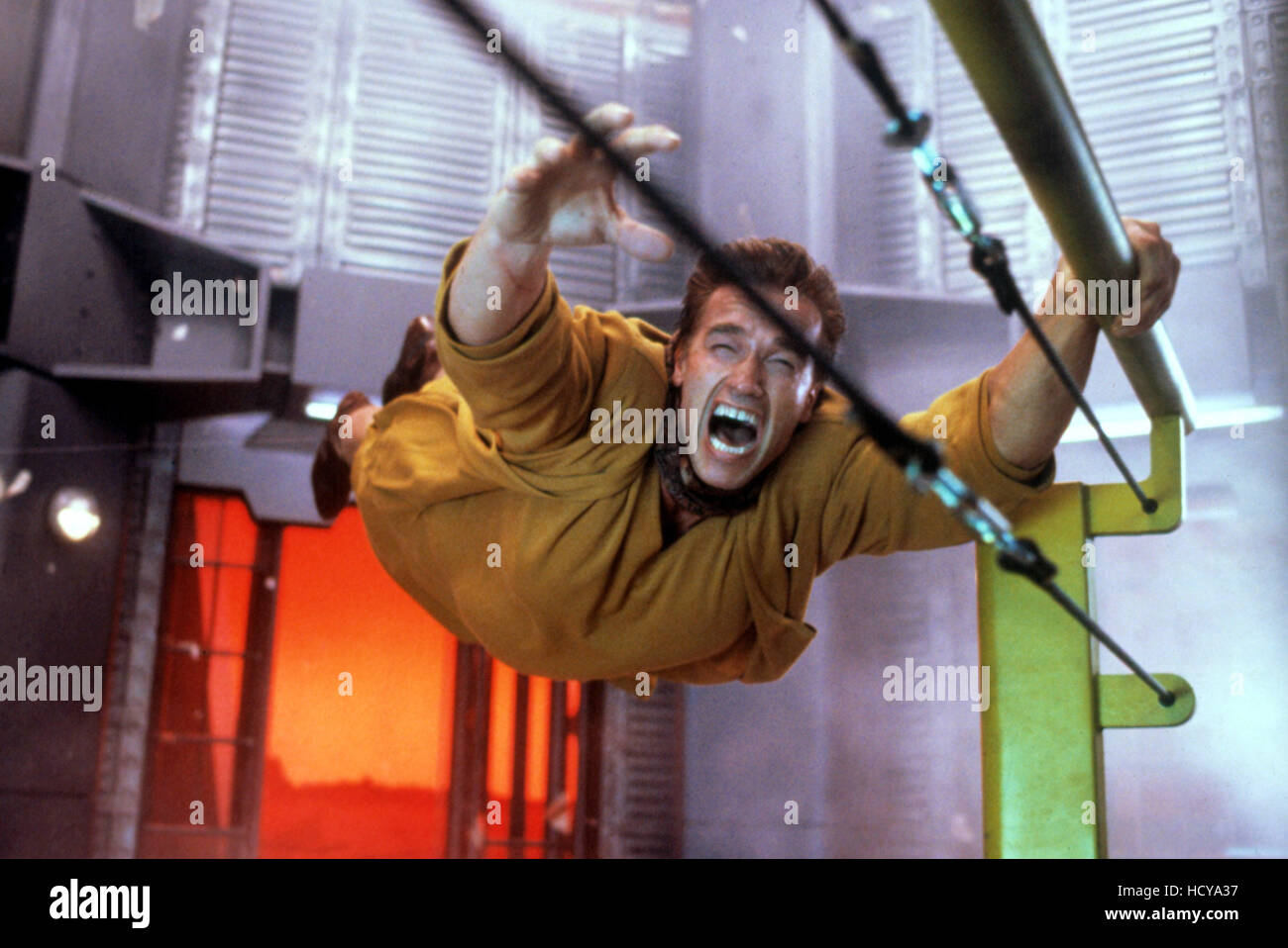 TOTAL RECALL, Arnold Schwarzenegger, 1990 Stock Photo - Alamy