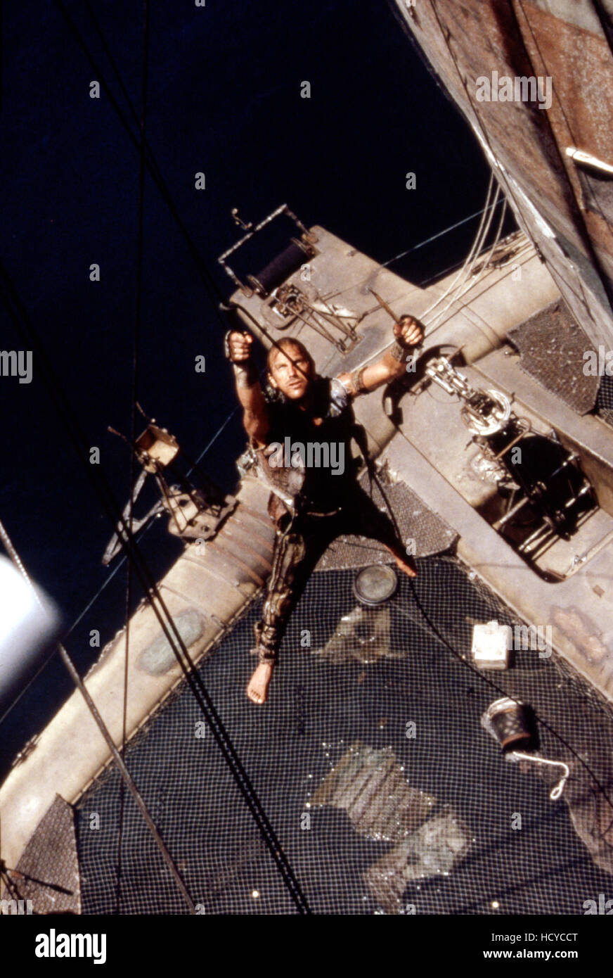 WATERWORLD, Kevin Costner, 1995. (c) Universal Pictures/ Courtesy Everett Collection Stock