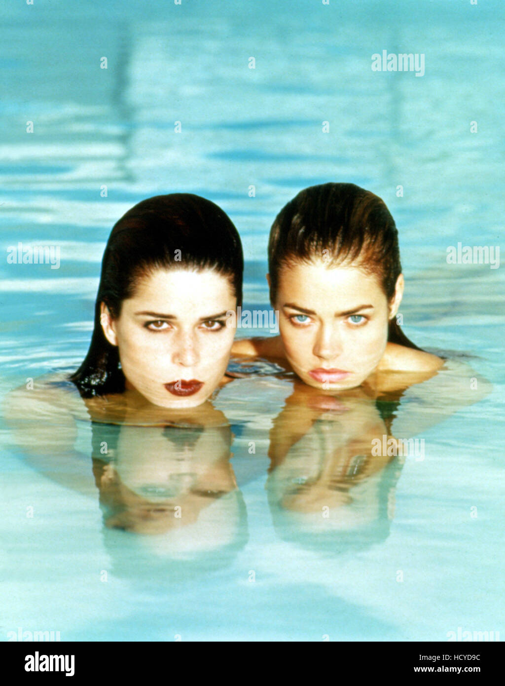 WILD THINGS, Neve Campbell, Denise Richards, 1998 Stock Photo Alamy