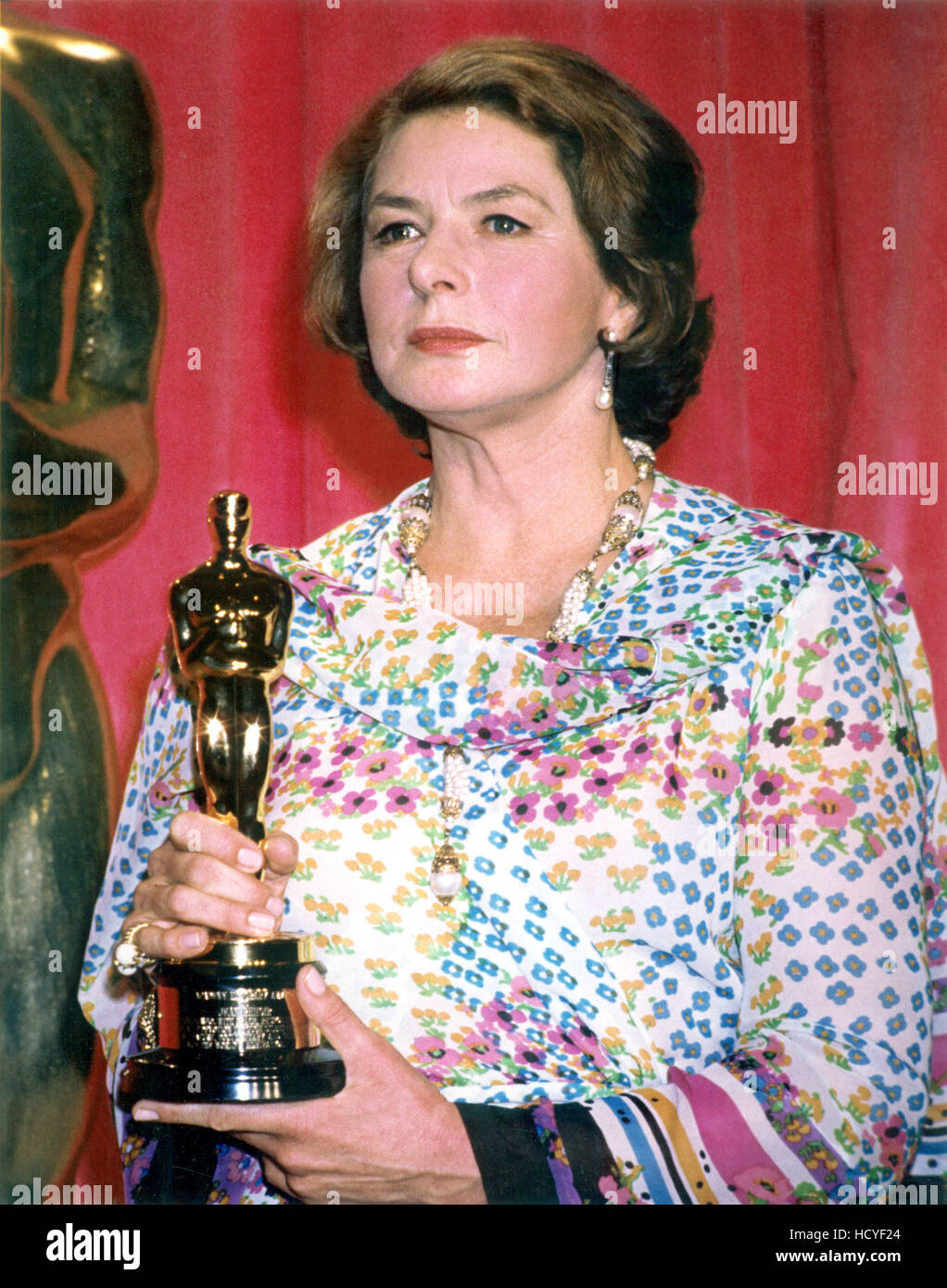 Ingrid Bergman, holding her 1974 Academy Award for MURDER ON THE ORIENT EXPRESS. Stock Photo