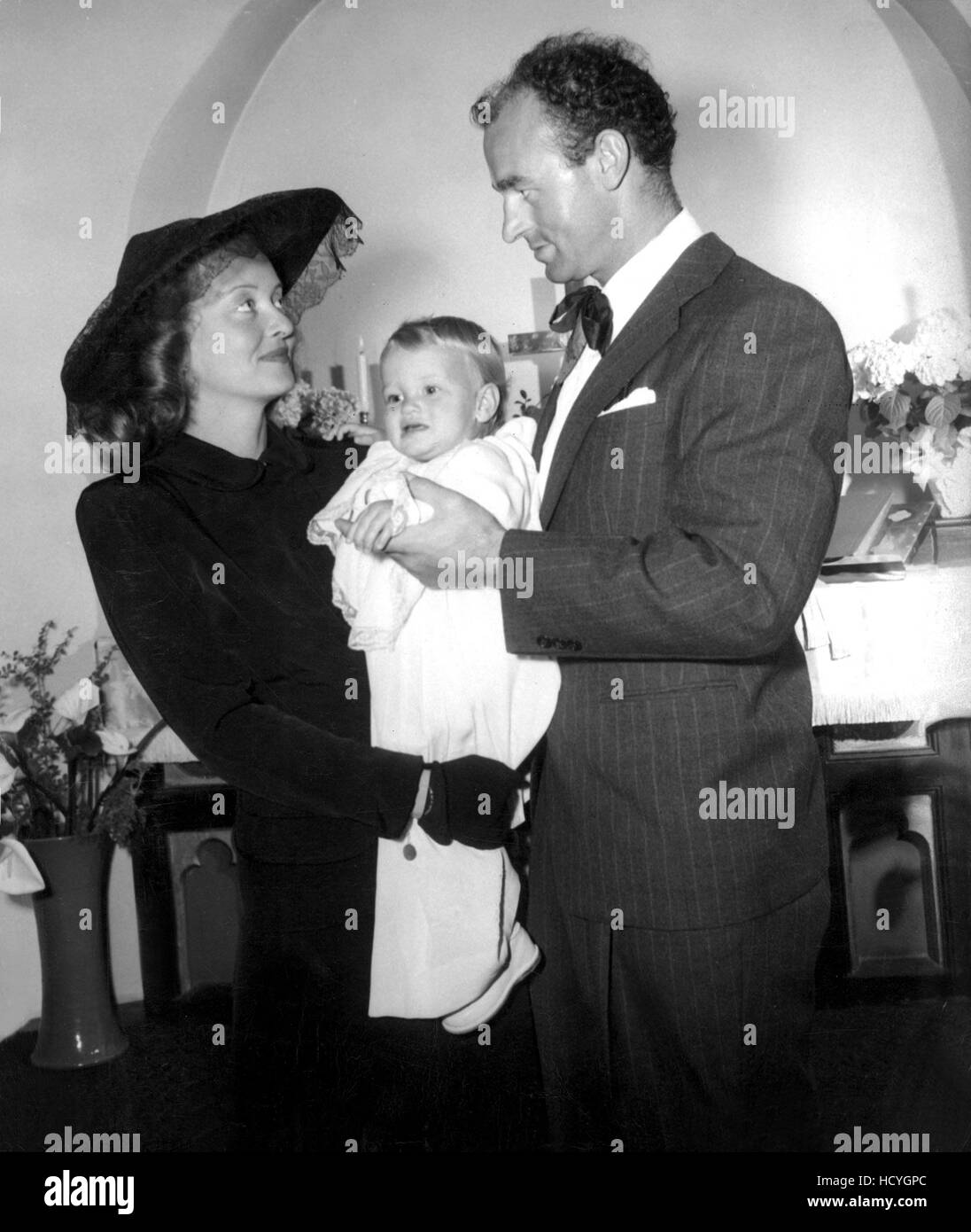 BETTE DAVIS, daughter BARBARA DAVIS and husband WILLIAM GRANT SHERRY, 1948  Stock Photo - Alamy